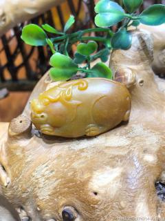 貔貅黄沁挂件～和田籽料